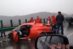 Hai siêu xe Ferrari đâm nhau tan tành trên đường cao tốc