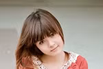 "Công chúa" Lily Luta xinh tươi, quyến rũ trong váy đỏ