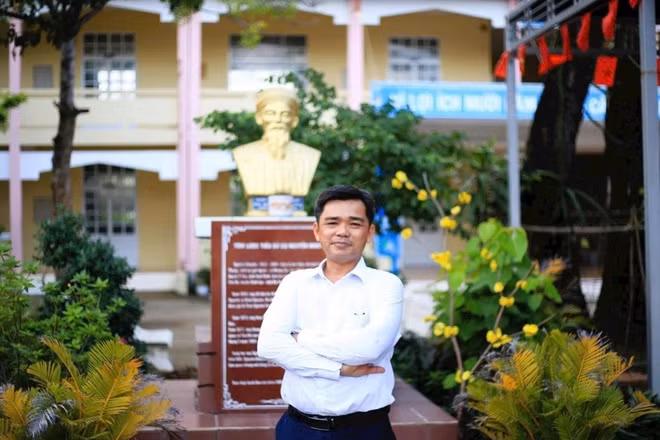 31 lần hiến máu tình nguyện, thầy giáo Cần Thơ truyền cảm hứng về lòng nhân ái cho học sinh