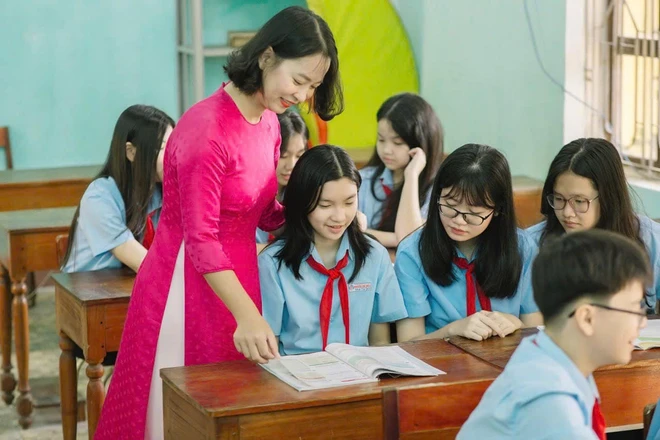 Từng 32 lần tham gia hiến máu, tận tâm với nghề giáo, mẹ dạy em sống tử tế bằng việc làm cụ thể