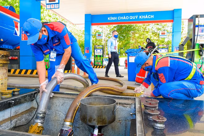 Gần 1.000 cửa hàng xăng dầu PVOIL đã sẵn sàng kinh doanh xăng E10