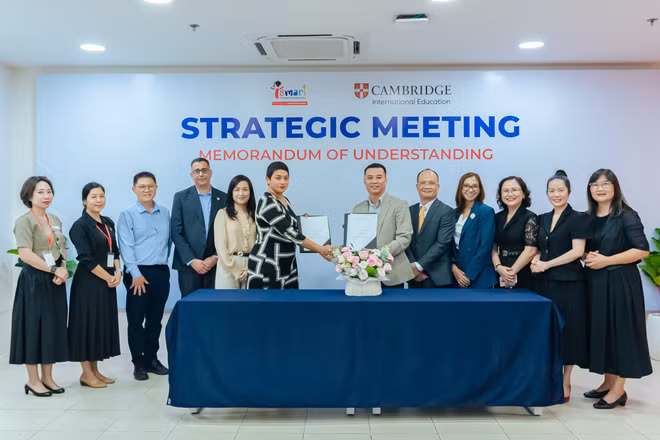 iSMART Education "bắt tay" Cambridge International Education, phát triển mô hình Cambridge Associate