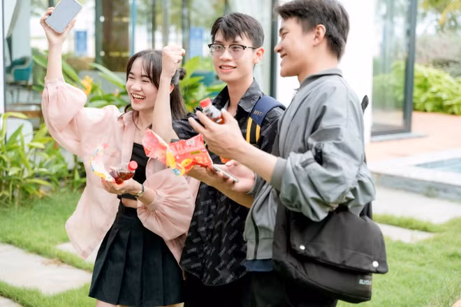 Chỉ mất 1–2 phút, nhưng khoảnh khắc chờ kết quả ngay trên điện thoại lại tạo cảm giác hồi hộp rõ rệt.