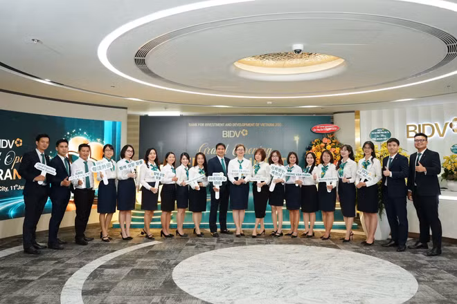 Tập thể Chi nhánh FDI I ngày khai trương hoạt động.