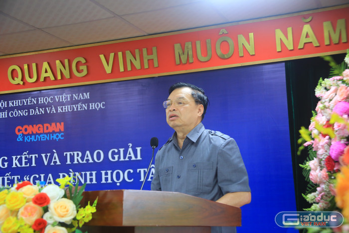 Ông Lê Mạnh Hùng - Phó Chủ tịch kiêm Tổng thư ký Hội Khuyến học Việt Nam phát biểu tại buổi lễ. gdvn-fm5a3829.jpg