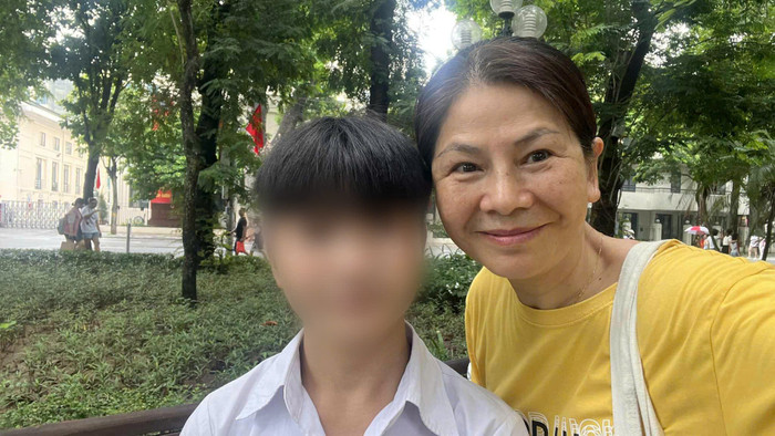 Chị Nguyễn Lan Oanh và em Tráng A.P. Ảnh: NVCC z6932815245317-24ae6443e017f357fb27f7957e66230a.jpg