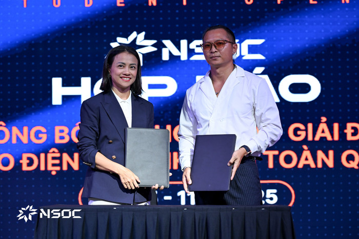Biên bản hợp tác giữa Ocean Entertainment Group với đơn vị đồng tổ chức Beat Network và đơn vị đồng hành Kim cương Ngân hàng Thương mại cổ phần Hàng Hải Việt Nam (MSB) – Cùng vươn tầm đã chính thức được ký kết thành công. Ảnh: BTC pan-7073.jpg