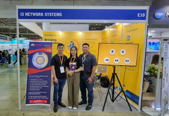 Ông Nguyễn Văn Chuyên (ngoài cùng bên trái) - Giám đốc Công ty cổ phần Hệ thống thông tin tích hợp tối ưu (tên viết tắt: i3 Network Systems). Ảnh: NVCC z7153287551618-ee256e34861e77cea416219a51d76c30.jpg