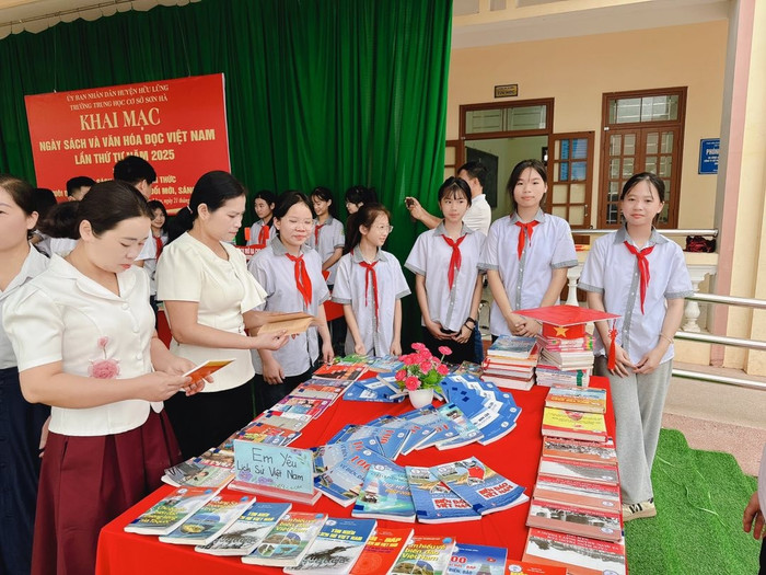 Học sinh Trường Trung học cơ sở Sơn Hà (thị trấn Hữu Lũng, tỉnh Lạng Sơn). Ảnh: website nhà trường 491971704-122158565588544998-1847591463086176516-n.jpg