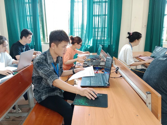Sinh viên Trường Đại học Kỹ thuật Công nghiệp (Đại học Thái Nguyên). Ảnh: NTCC z5910839396864-b9eab86c300cf54d2a7e5c03e14c9a5d-4796.jpg