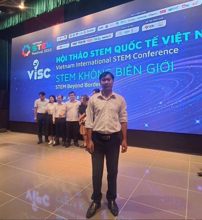 Thầy Nguyễn Nam Thái - Hiệu trưởng Trường Tiểu học và Trung học cơ sở xã Tân Đoàn (tỉnh Lạng Sơn). Ảnh: NVCC z5772955963797-c7d448a1af51e8db7529392deb498f0a-6171.jpg