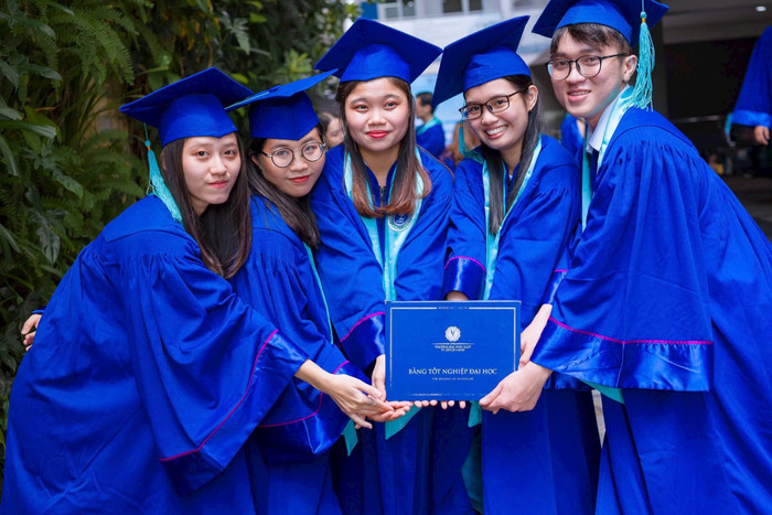 Ảnh minh hoạ: website nhà trường 4e7c1f96-d530-4b93-8c88-583c54f9487e-dh-luat-sv-tot-nghiep-21.jpg