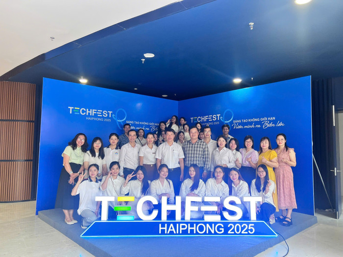Thầy và trò Trường Đại học Hải Dương tham gia sự kiện TechFest Hải Phòng 2025. Ảnh: website nhà trường 560619258-823212526738593-5465378573552668854-n.jpg