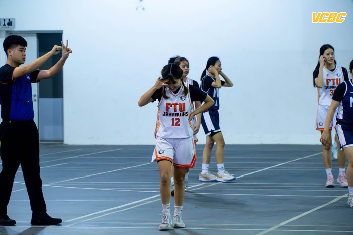 Giang Linh cân bằng giữa việc học tập, tham gia câu lạc bộ bóng rổ ở trường và cả khi thi đấu. Ảnh: NVCC z6990377979911-68331b188df73a78a02267d0e308984f.jpg