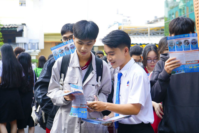 truong-dai-hoc-cong-thuong-tp-hcm-huit-diem-den-cua-thi-sinh-trong-ky-tuyen-sinh-dai-hoc-nam-20251.jpg
