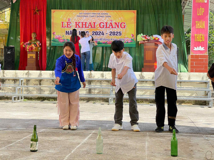 Học sinh Trường Trung học phổ thông Đồng Văn. Ảnh: NTCC 055451eb-29b0-4fac-966f-1085842e7b5f.jpg
