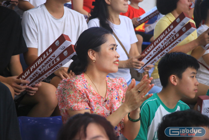 Chị Nguyễn Thúy Hạnh đến ủng hộ cho đội Trương Công Giai. gdvn-fm5a5493.jpg