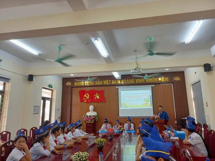 Thầy Nguyễn Duy Hưng - Phó Hiệu trưởng Trường Trung học cơ sở Liên Châu (xã Liên Châu, tỉnh Phú Thọ). Ảnh: website nhà trường d2.jpg