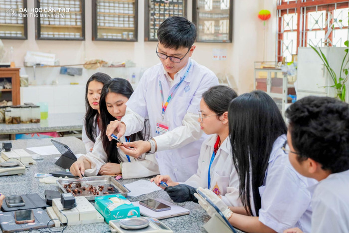 Đại học Cần Thơ chú trọng thực hành cho sinh viên. Ảnh: website nhà trường image7.jpg