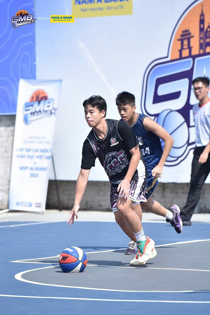 Học sinh Nguyễn Đức Anh - Đội trưởng đội bóng rổ U15 nam Trường Trung học cơ sở Trương Công Giai. z6895956288727-6477eb187c083df5a66f6877c5b13c74.jpg