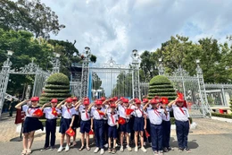 "Đi đến nơi nào lời chào đi trước", sống đẹp từ giao tiếp văn minh lịch sự