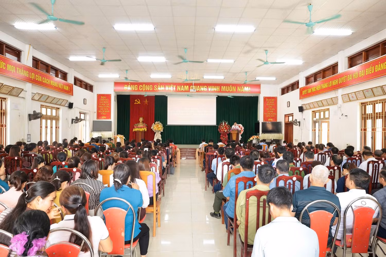 Địa phương đẩy mạnh tuyên truyền, nâng cao kỹ năng nhận diện sách giáo khoa thật - giả. Ảnh: Ủy ban nhân dân xã Thượng Lâm, tỉnh Tuyên Quang.