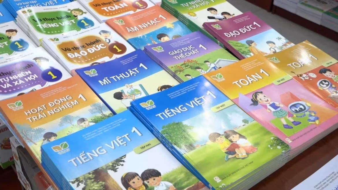 Bộ sách giáo khoa “Kết nối tri thức với cuộc sống” của Nhà xuất bản Giáo dục Việt Nam.