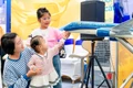 Gian hàng Vietnam Airlines hút khách tham quan tại Hội chợ Mùa thu 2025