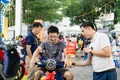 Nhiều người háo hức tham gia sự kiện “Đổi xăng lấy điện” tại Hà Nội