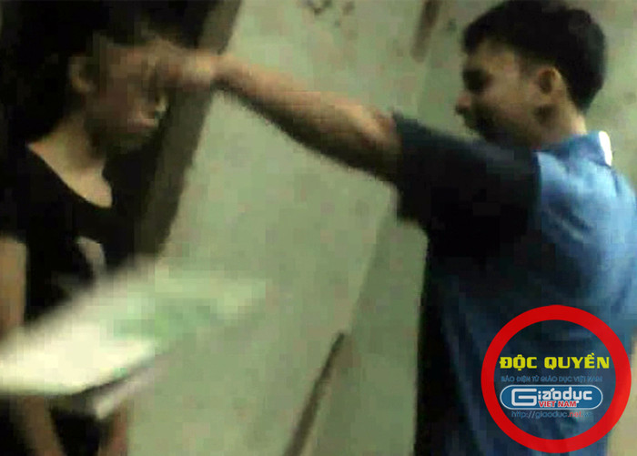 Thì con đang hứng chịu những lời quát mắng thậm tệ ngay trong lớp học mà người ta vẫn nói là nơi ấm áp và yêu thương