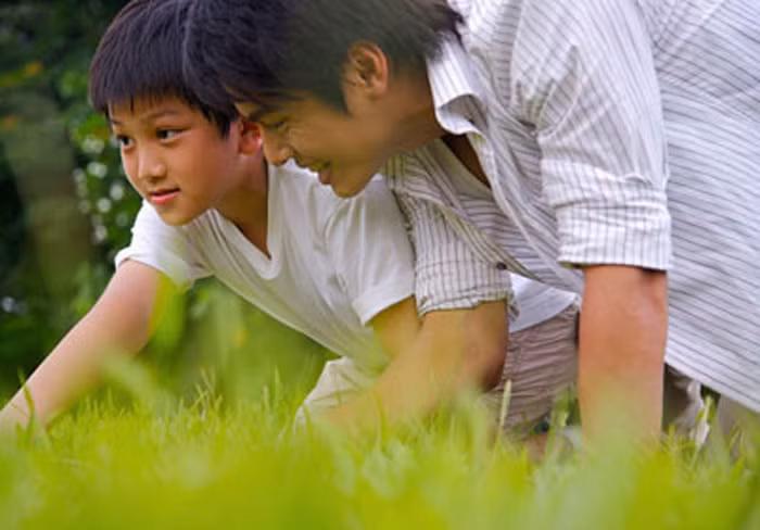 Khi các bạn luôn có cha bên cạnh cho những bước đầu tiên khám phá trong cuộc sống tươi đẹp...