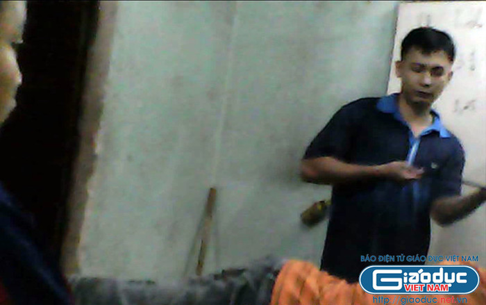 ... rồi nắn lại chiếc roi mây cho thẳng để chính xác khi đánh. TRA CỨU ĐIỂM THI ĐẠI HỌC CAO ĐẲNG 2012