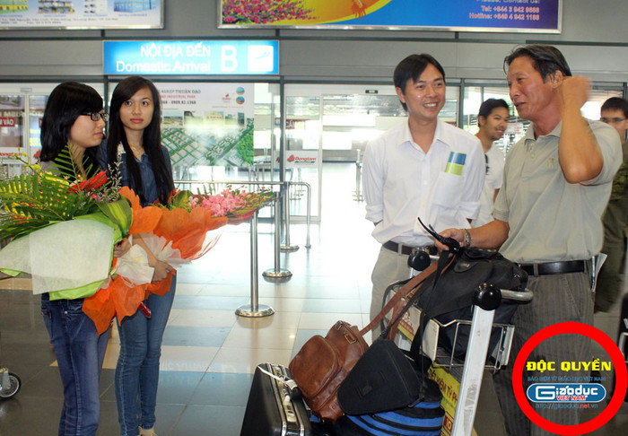 Hai nữ sinh đều đi cùng bố ra Hà Nội Hai nữ sinh đều đi cùng bố ra Hà Nội