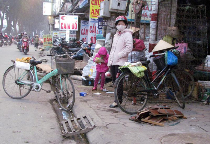 Biến vỉa hè thành nơi phân loại rác tái sử dụng và phế thải. Biến vỉa hè thành nơi phân loại rác tái sử dụng và phế thải.