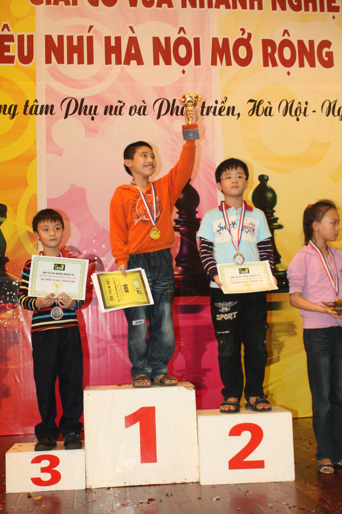 Nguyễn Quốc Anh (cầm cúp), giải Nhất khối 3-4-5