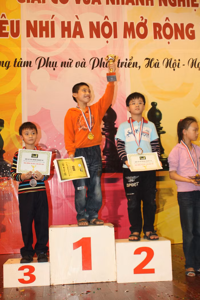 Nguyễn Quốc Anh (cầm cúp), giải Nhất khối 3-4-5