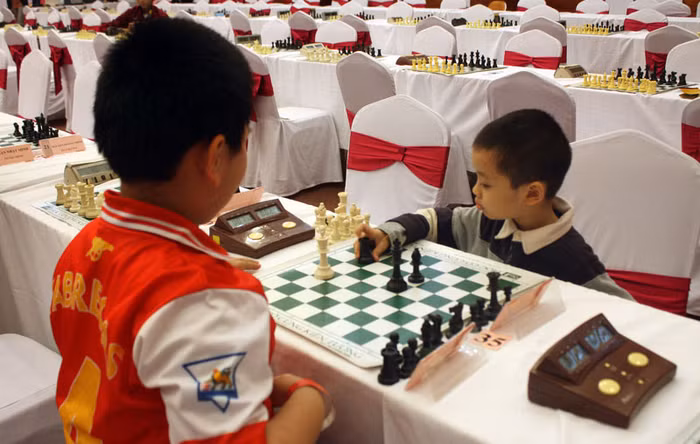 Cuộc chiến có vẻ không cân sức về chiều cao và cân nặng, nhưng đến giây cuối cùng thì lợi thế của ván cờ lại thuộc về đối thủ nhẹ cân hơn.