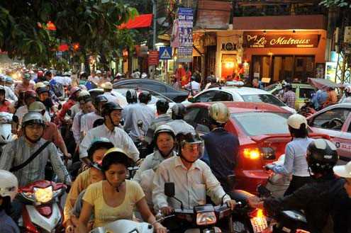 Tình trạng ùn tắc giao thông kéo dài gây nhiều thiệt hay về kinh tế và sức khỏe cho người dân ở các đô thị lớn. Ảnh: Hoàng Hà Tình trạng ùn tắc giao thông kéo dài gây nhiều thiệt hay về kinh tế và sức khỏe cho người dân ở các đô thị lớn. Ảnh: Hoàng Hà