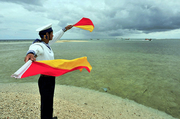 Tác phẩm “Lộng gió Trường Sa” của Nhà báo, Nghệ sĩ nhiếp ảnh Vũ Anh Tuấn Tác phẩm “Lộng gió Trường Sa” của Nhà báo, Nghệ sĩ nhiếp ảnh Vũ Anh Tuấn