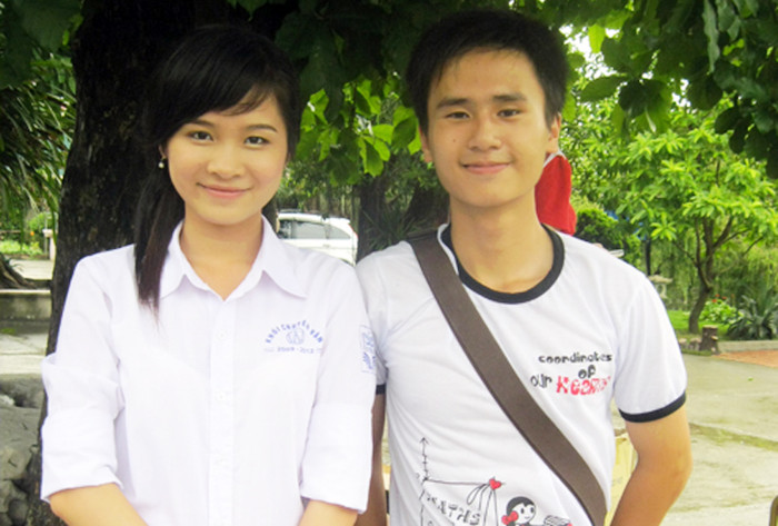 Công chia sẻ: “Em không có phương pháp học gì đặc biệt, ngoài việc học trên lớp với thầy cô thì còn chú ý học hỏi các bạn và tự tìm tòi phương pháp giải nhanh các bài toán trắc nghiệm. Đặc biệt, trong thời gian ôn thi, Công không vùi đầu vào sách vở mà chỉ làm các đề thi thử, kết hợp với giải trí cho tinh thần thoải mái để tự tin bước vào kỳ thi”. >> NHỮNG HOTGIRL TỪNG ĐỖ THỦ KHOA ĐẠI HỌC