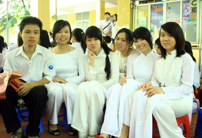 Cho rằng đam mê và nuôi dưỡng đam mê học tập mới thực sự quan trọng, Ngọc không bao giờ học theo kiểu nhồi nhét, học ngày học đêm. Hàng ngày, em chỉ học đến 22h30 là đi ngủ để giữ gìn sức khỏe. Quan niệm của Ngọc là có sức khỏe mới làm được mọi việc và thời gian học nhiều không đồng nghĩa với học hiệu quả. Dù học ít, nhưng chăm chú vào việc học sẽ hiệu quả hơn nhiều việc ngồi ôm sách triền miên mà không tiếp thu được. >> NHỮNG HOTGIRL TỪNG ĐỖ THỦ KHOA ĐẠI HỌC