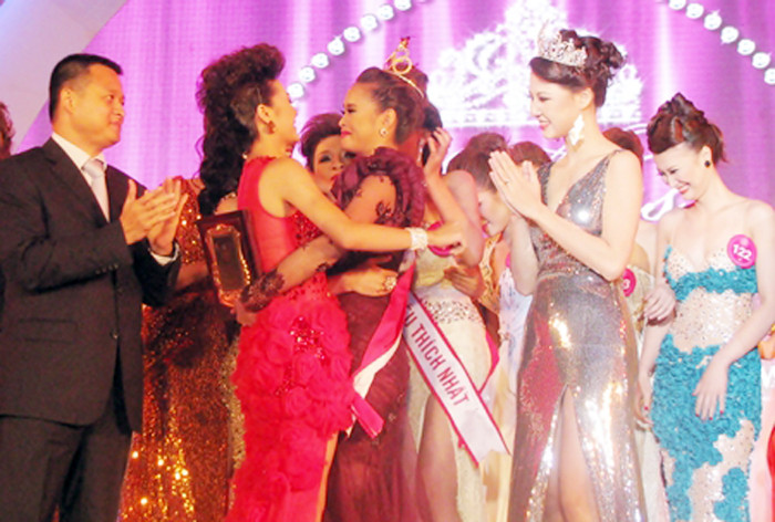 Người đẹp xúc động trong phút đăng quang >> VẺ ĐẸP THÁNH THIỆN CỦA NỮ SINH ĐẠI HỌC KINH TẾ QUỐC DÂN >> NỤ CƯỜI TỎA SÁNG CỦA MISS NGÔI SAO BÍCH KHANH Người đẹp xúc động trong phút đăng quang >> VẺ ĐẸP THÁNH THIỆN CỦA NỮ SINH ĐẠI HỌC KINH TẾ QUỐC DÂN >> NỤ CƯỜI TỎA SÁNG CỦA MISS NGÔI SAO BÍCH KHANH