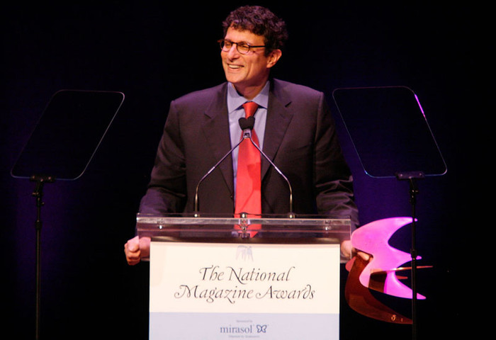 David Remnick chính là người viết hồi ký của Tổng thống Mỹ Barack Obama. Với tựa đề “Nhịp cầu: Cuộc đời và sự cất cánh của Barack Obama”, cuốn “tân” tiểu sử tái hiện quá trình trưởng thành cũng như sự nghiệp chính trị của vị tổng thống da đen đầu tiên của nước Mỹ. >> NHỮNG NGƯỜI NỔI TIẾNG TỪNG TRƯỢT ĐẠI HỌC (P1) >>> NHỮNG HOTGIRL TỪNG THI ĐỖ THỦ KHOA ĐẠI HỌC David Remnick chính là người viết hồi ký của Tổng thống Mỹ Barack Obama. Với tựa đề “Nhịp cầu: Cuộc đời và sự cất cánh của Barack Obama”, cuốn “tân” tiểu sử tái hiện quá trình trưởng thành cũng như sự nghiệp chính trị của vị tổng thống da đen đầu tiên của nước Mỹ. >> NHỮNG NGƯỜI NỔI TIẾNG TỪNG TRƯỢT ĐẠI HỌC (P1) >>> NHỮNG HOTGIRL TỪNG THI ĐỖ THỦ KHOA ĐẠI HỌC