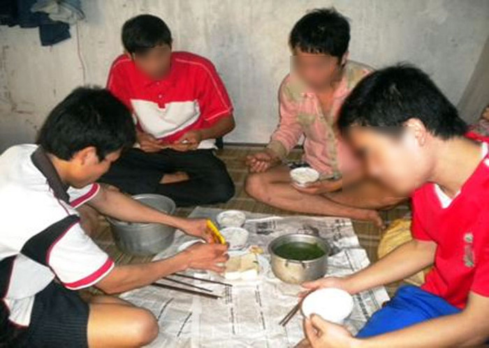 Xếp hạng để làm gì khi những bữa cơm sinh viên đạm bạc muốn rơi nước mắt?