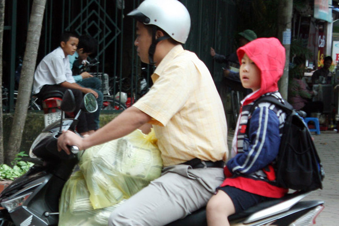 Các em khác thì được cha mẹ trang bị cho áo của mùa đông. Chùm ảnh: Một ngày đến lớp của 'chú lính chì' Thiện Nhân Chùm ảnh: Ba nữ sinh "hot" nhất Học viện Cảnh sát Nhân dân Chùm ảnh: Gian nan đường đến trường sau lũ Các em khác thì được cha mẹ trang bị cho áo của mùa đông. Chùm ảnh: Một ngày đến lớp của 'chú lính chì' Thiện Nhân Chùm ảnh: Ba nữ sinh "hot" nhất Học viện Cảnh sát Nhân dân Chùm ảnh: Gian nan đường đến trường sau lũ