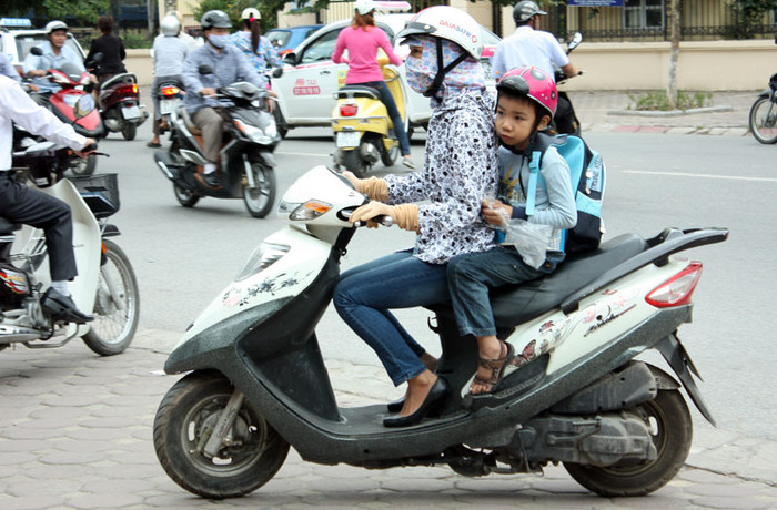 Tuy mới chỉ là cái lạnh đầu mùa, nhưng việc trang bị kỹ lưỡng cho con em mình là điều hết sức cần thiết để bảo vệ sức khỏe cho các em. Chùm ảnh: Một ngày đến lớp của 'chú lính chì' Thiện Nhân Chùm ảnh: Ba nữ sinh "hot" nhất Học viện Cảnh sát Nhân dân Chùm ảnh: Gian nan đường đến trường sau lũ Tuy mới chỉ là cái lạnh đầu mùa, nhưng việc trang bị kỹ lưỡng cho con em mình là điều hết sức cần thiết để bảo vệ sức khỏe cho các em. Chùm ảnh: Một ngày đến lớp của 'chú lính chì' Thiện Nhân Chùm ảnh: Ba nữ sinh "hot" nhất Học viện Cảnh sát Nhân dân Chùm ảnh: Gian nan đường đến trường sau lũ