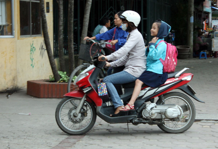 Còn có nhiều bậc phụ huynh chưa chú trọng đến việc trang bị mũ bảo hiểm cho con mình. Chùm ảnh: Một ngày đến lớp của 'chú lính chì' Thiện Nhân Chùm ảnh: Ba nữ sinh "hot" nhất Học viện Cảnh sát Nhân dân Chùm ảnh: Gian nan đường đến trường sau lũ Còn có nhiều bậc phụ huynh chưa chú trọng đến việc trang bị mũ bảo hiểm cho con mình. Chùm ảnh: Một ngày đến lớp của 'chú lính chì' Thiện Nhân Chùm ảnh: Ba nữ sinh "hot" nhất Học viện Cảnh sát Nhân dân Chùm ảnh: Gian nan đường đến trường sau lũ