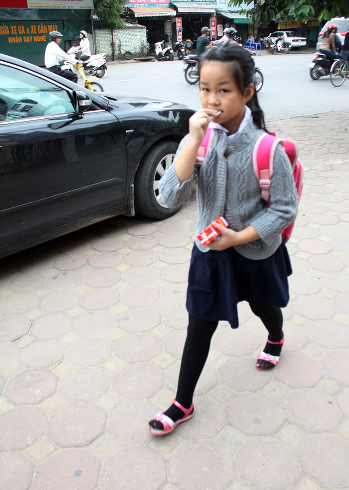 Một em nhỏ chuẩn bị bước vào cổng trường với trang phục mùa đông. Chùm ảnh: Một ngày đến lớp của 'chú lính chì' Thiện Nhân Chùm ảnh: Ba nữ sinh "hot" nhất Học viện Cảnh sát Nhân dân Chùm ảnh: Gian nan đường đến trường sau lũ Một em nhỏ chuẩn bị bước vào cổng trường với trang phục mùa đông. Chùm ảnh: Một ngày đến lớp của 'chú lính chì' Thiện Nhân Chùm ảnh: Ba nữ sinh "hot" nhất Học viện Cảnh sát Nhân dân Chùm ảnh: Gian nan đường đến trường sau lũ