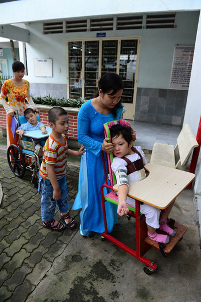 Các cô giáo dẫn học sinh vào nhận lớp mới. >>Những hình ảnh đẹp nhất lễ khai giảng 2012 >>Xúc động hình ảnh chú lính chì Thiện Nhân vào lớp 1 >>Những hình ảnh ấn tượng Lễ tốt nghiệp HV Cảnh sát Nhân dân Các cô giáo dẫn học sinh vào nhận lớp mới. >>Những hình ảnh đẹp nhất lễ khai giảng 2012 >>Xúc động hình ảnh chú lính chì Thiện Nhân vào lớp 1 >>Những hình ảnh ấn tượng Lễ tốt nghiệp HV Cảnh sát Nhân dân