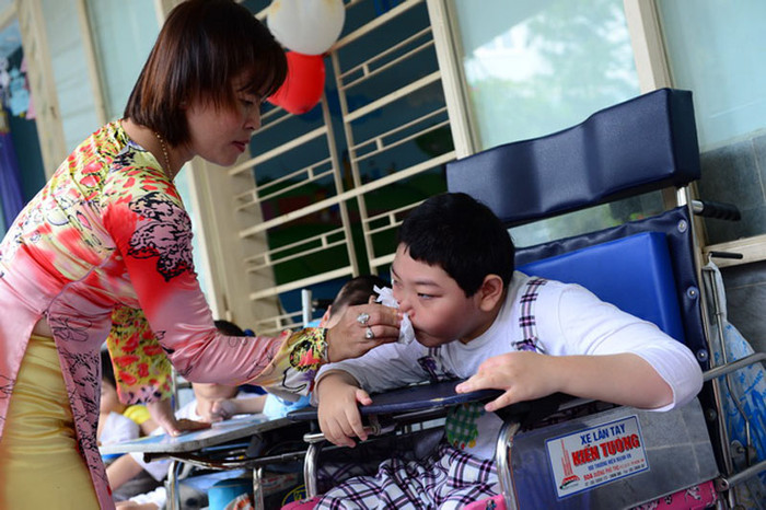 Em Hà Ánh Dương khóc thút thít do lạ cô lạ bạn khi được chuyển qua lớp mới. >>Những hình ảnh đẹp nhất lễ khai giảng 2012 >>Xúc động hình ảnh chú lính chì Thiện Nhân vào lớp 1 >>Những hình ảnh ấn tượng Lễ tốt nghiệp HV Cảnh sát Nhân dân Em Hà Ánh Dương khóc thút thít do lạ cô lạ bạn khi được chuyển qua lớp mới. >>Những hình ảnh đẹp nhất lễ khai giảng 2012 >>Xúc động hình ảnh chú lính chì Thiện Nhân vào lớp 1 >>Những hình ảnh ấn tượng Lễ tốt nghiệp HV Cảnh sát Nhân dân